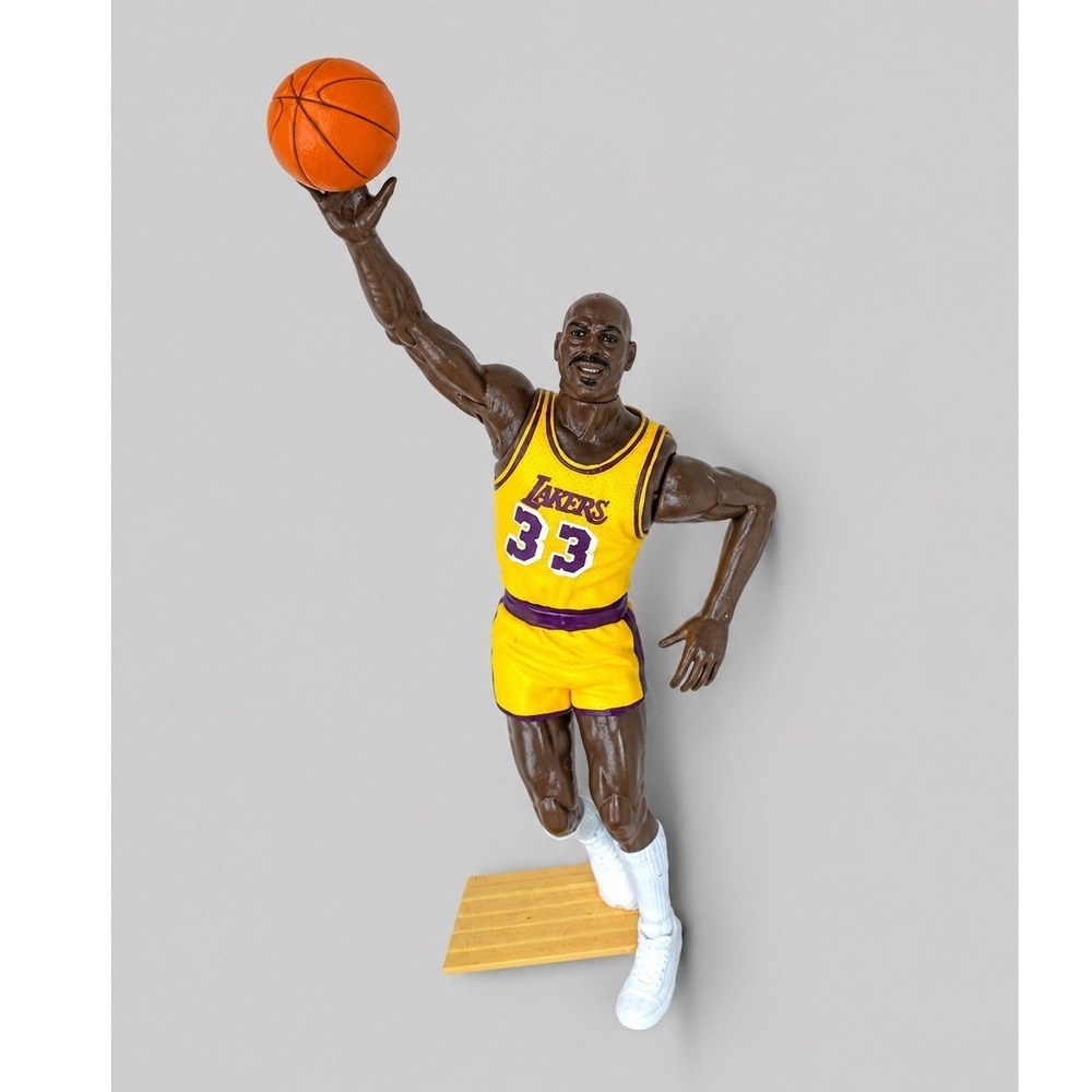 1988 NBA Kareemโ Abdul-Jabbar Lakers #33 Dunk Figure 5" Collectible Toy HOF